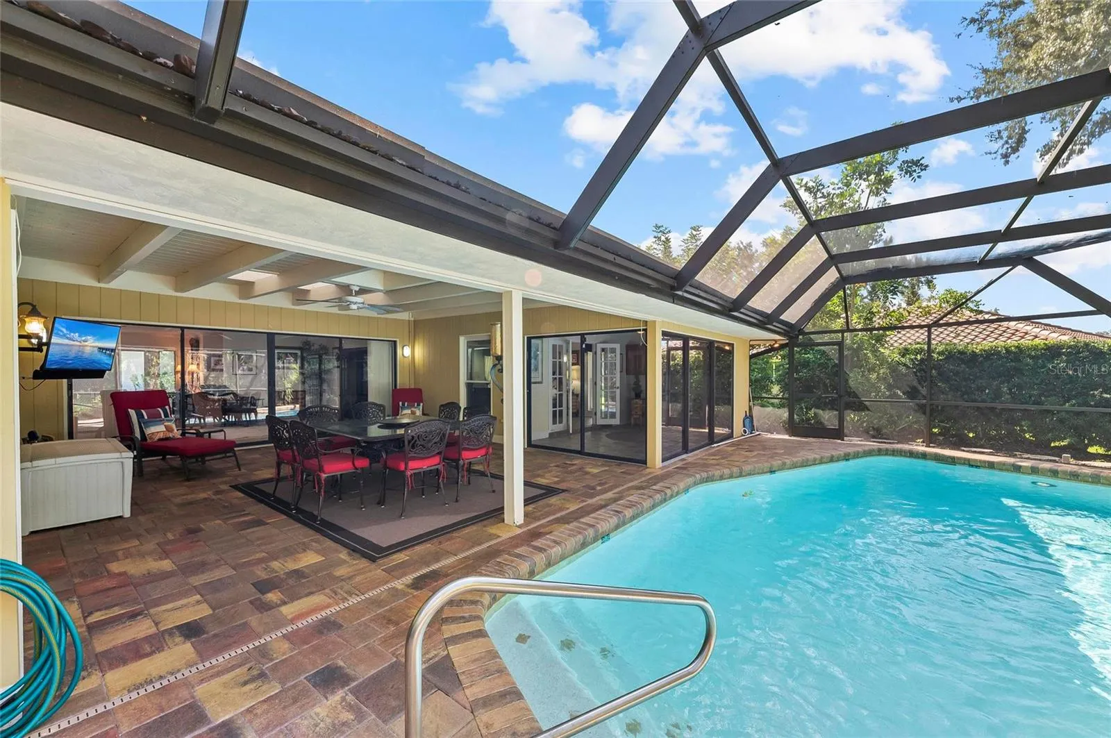 1218 YACHT HARBOR DR