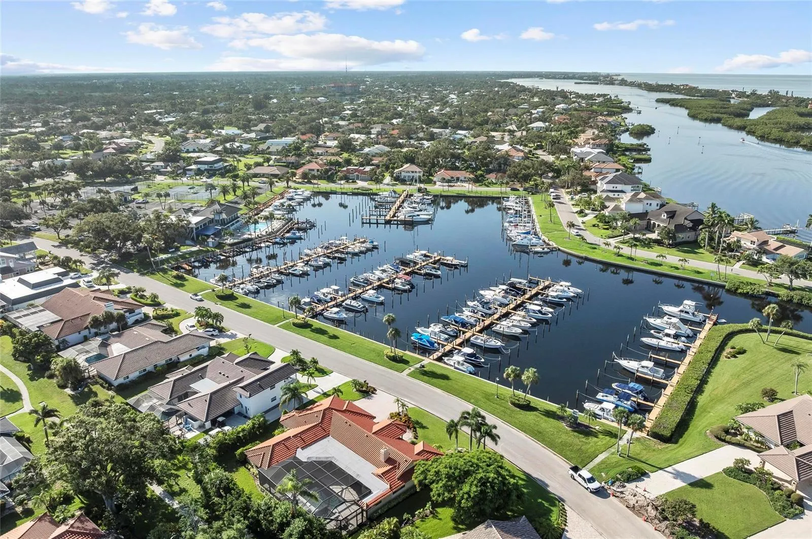 1218 YACHT HARBOR DR