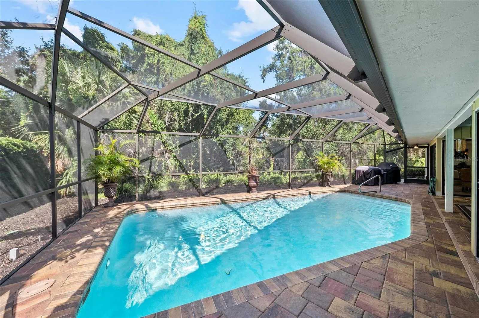 1218 YACHT HARBOR DR