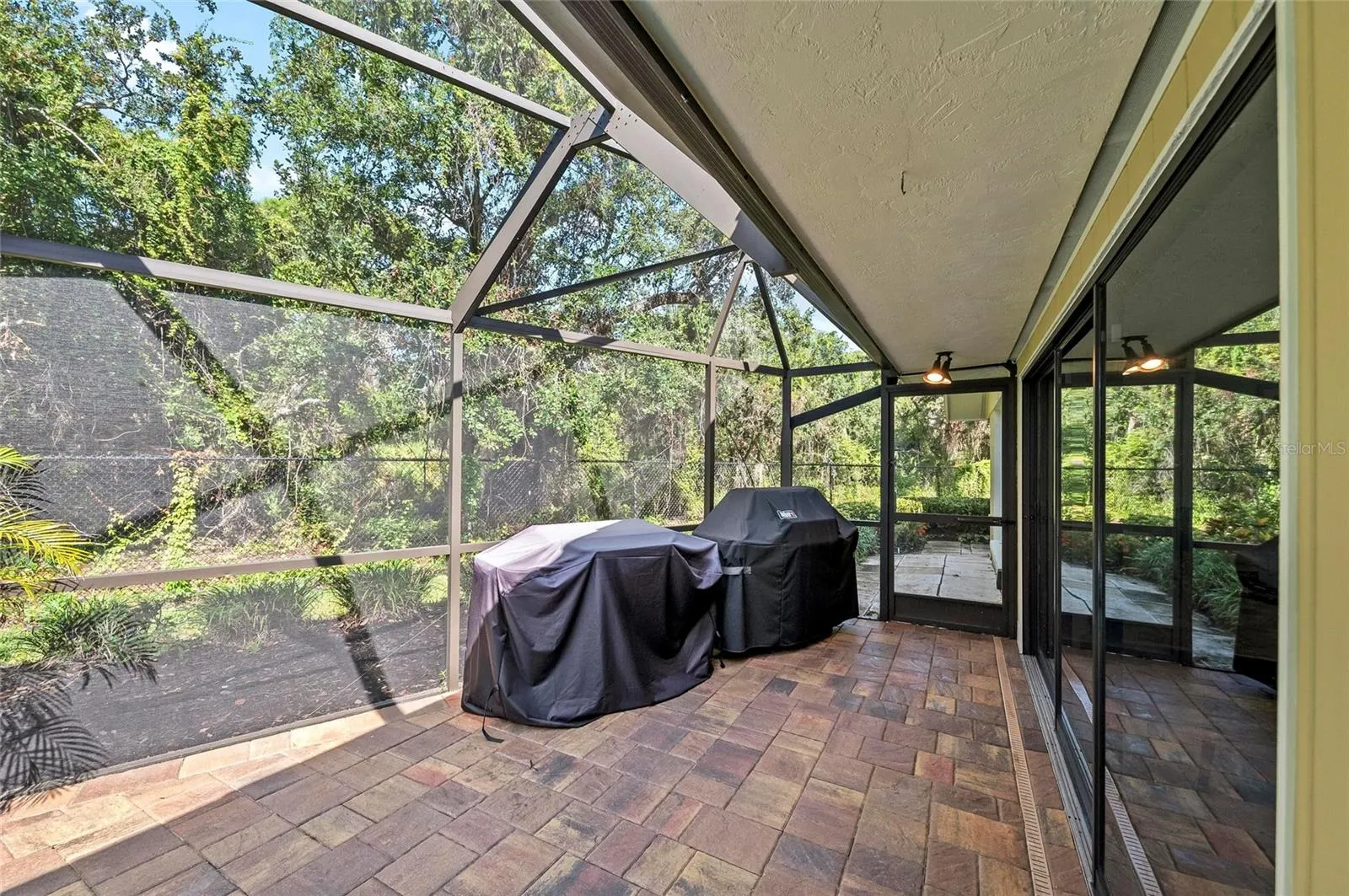 1218 YACHT HARBOR DR