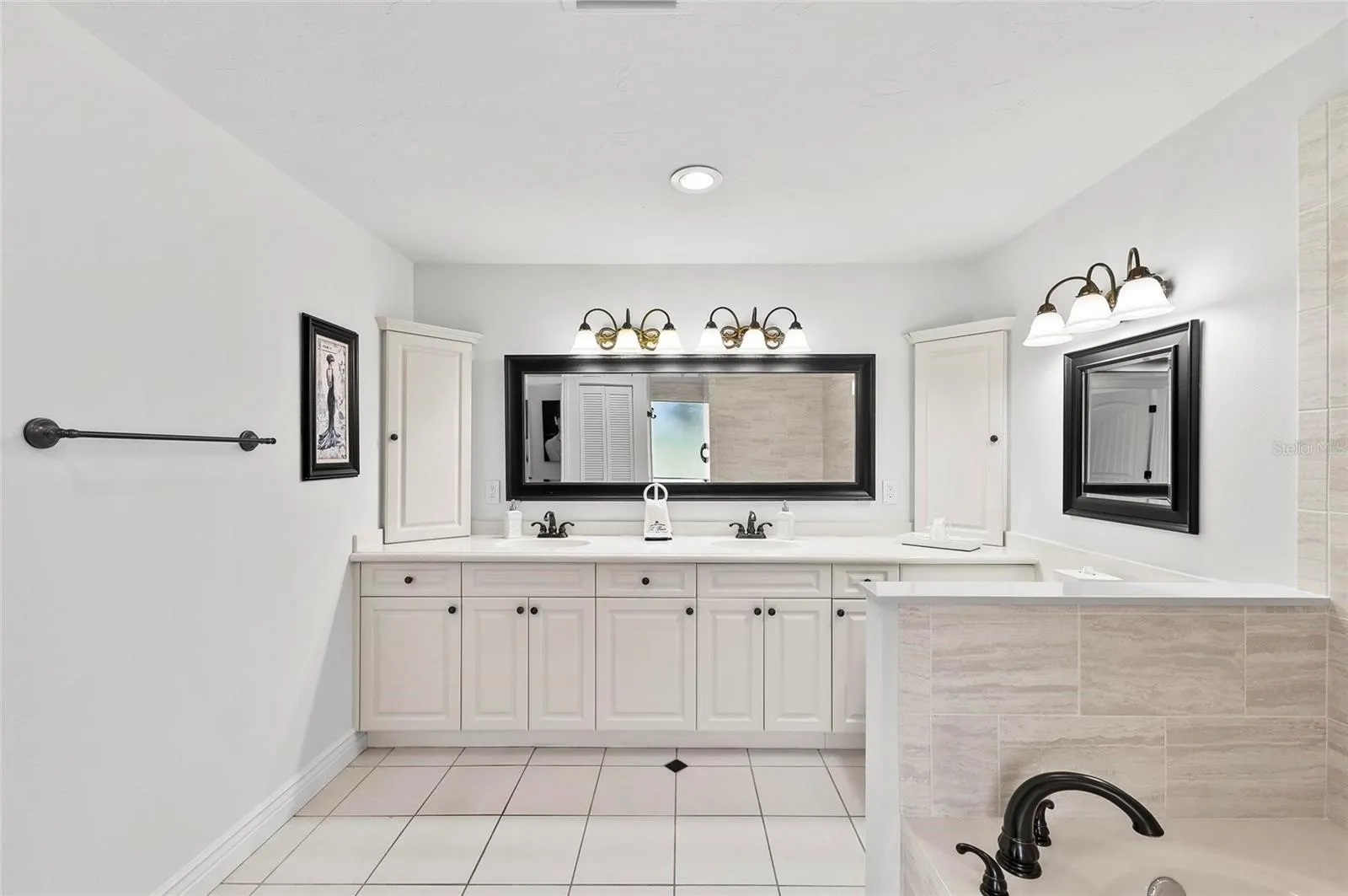 1218 YACHT HARBOR DR