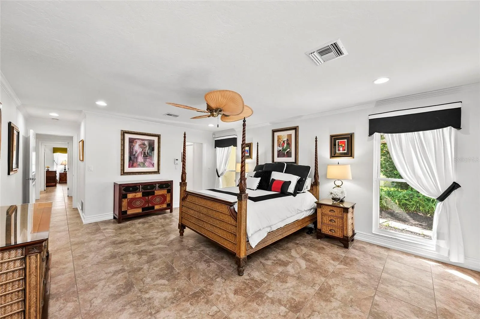 1218 YACHT HARBOR DR