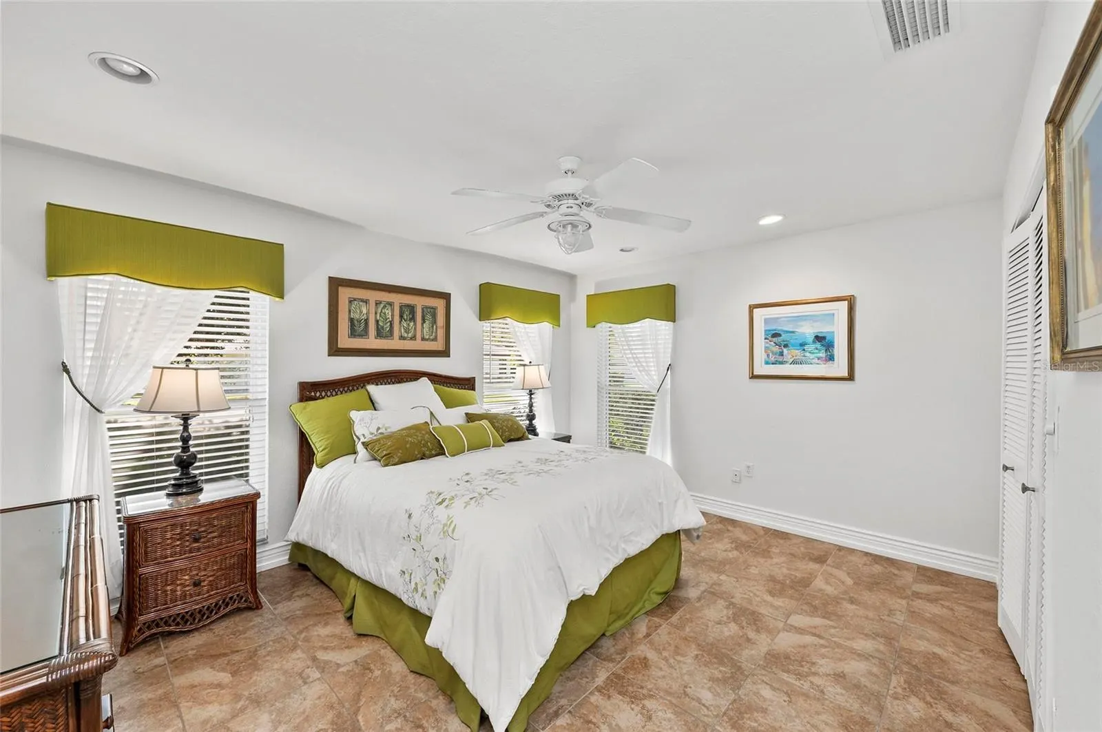 1218 YACHT HARBOR DR