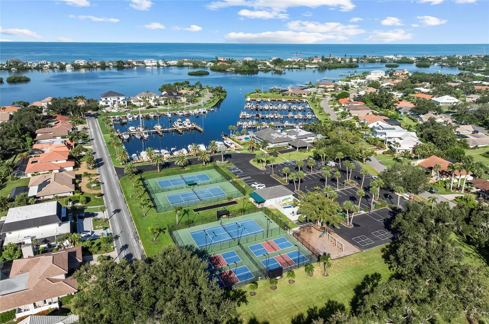 1218 YACHT HARBOR DR