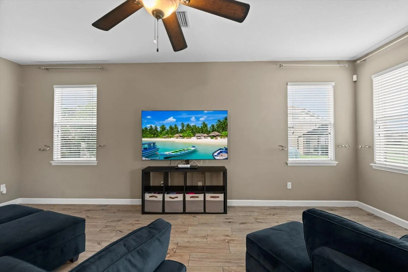 5779 AARON CT