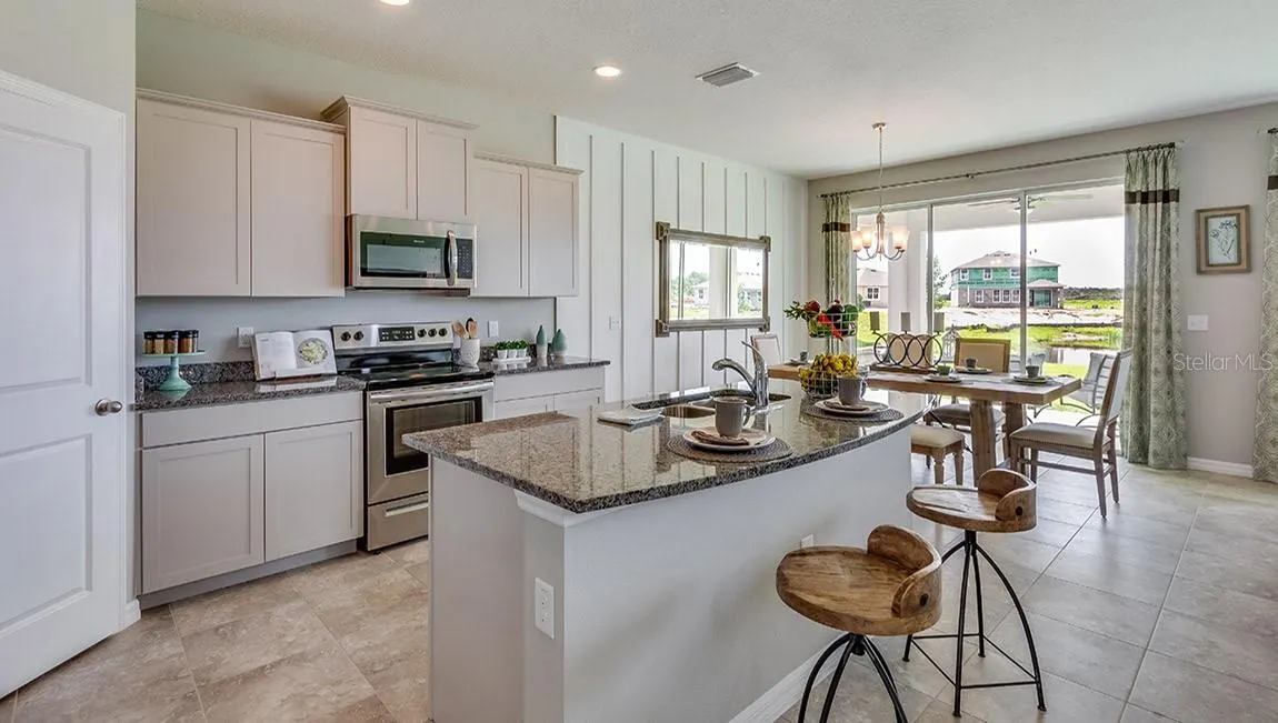 5524 SILVER MOONLIGHT DR