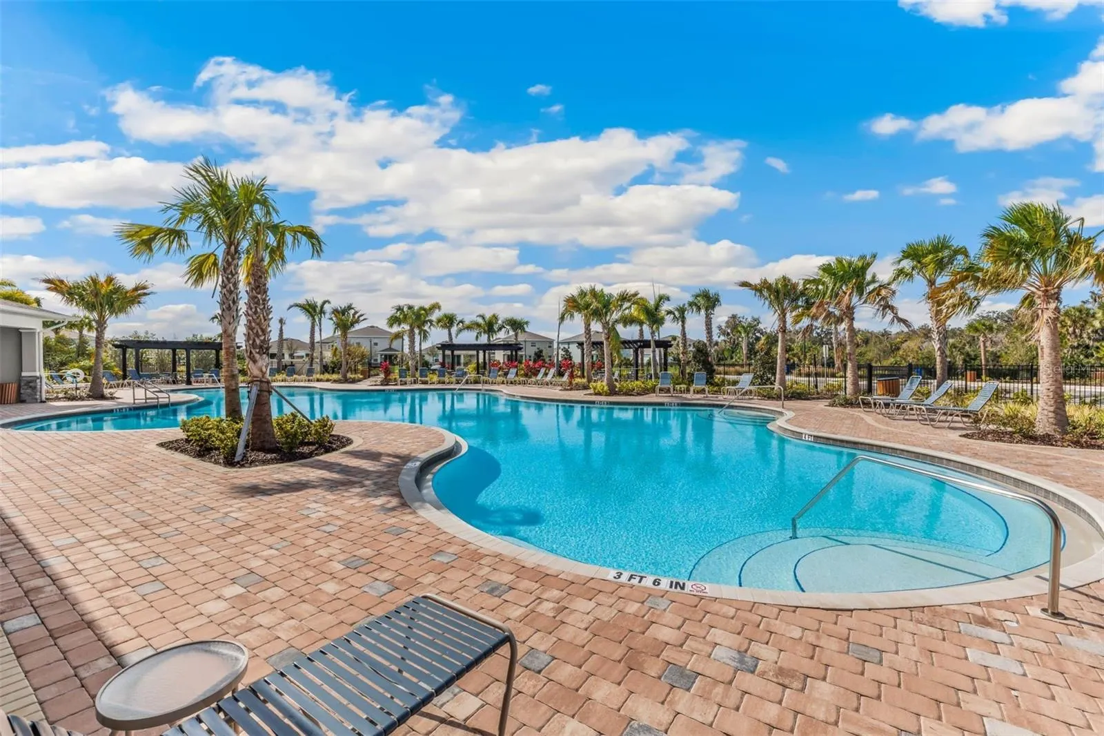 5524 SILVER MOONLIGHT DR