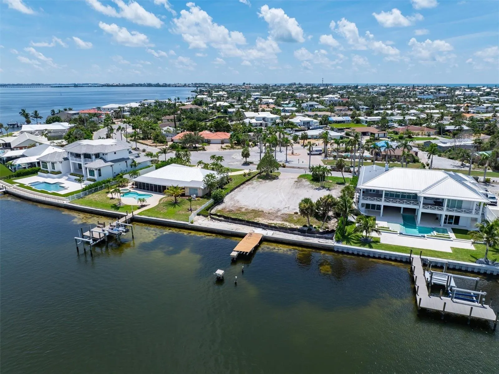 659 KEY ROYALE DR