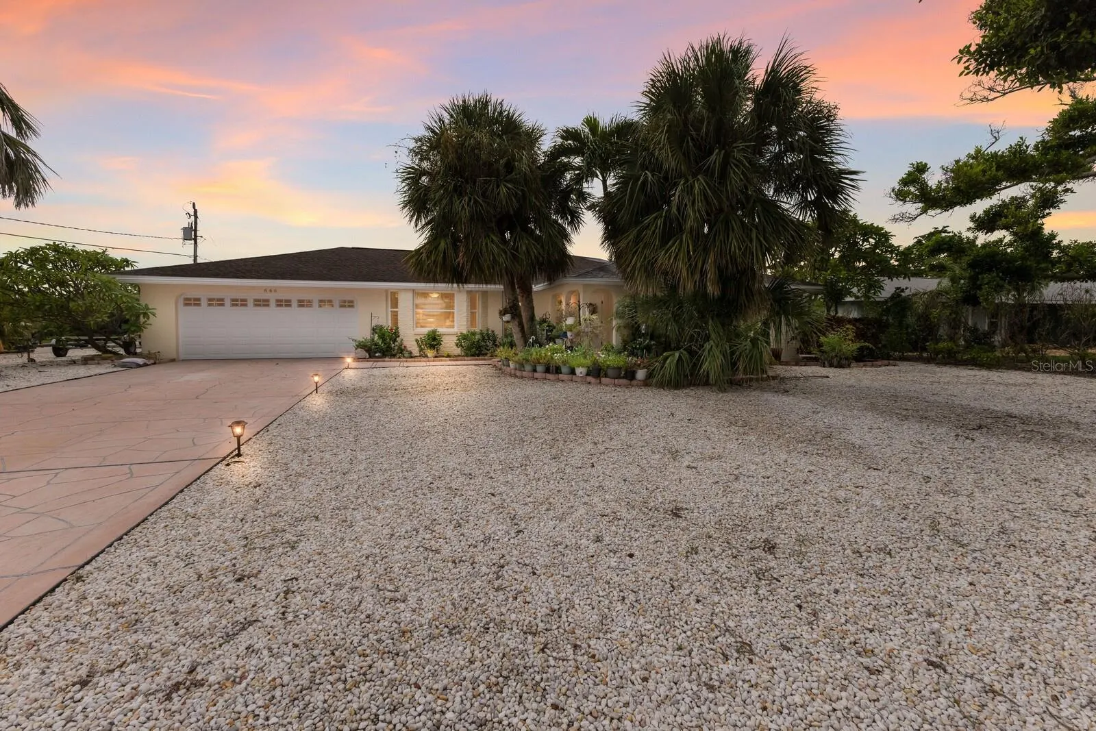 646 KEY ROYALE DR