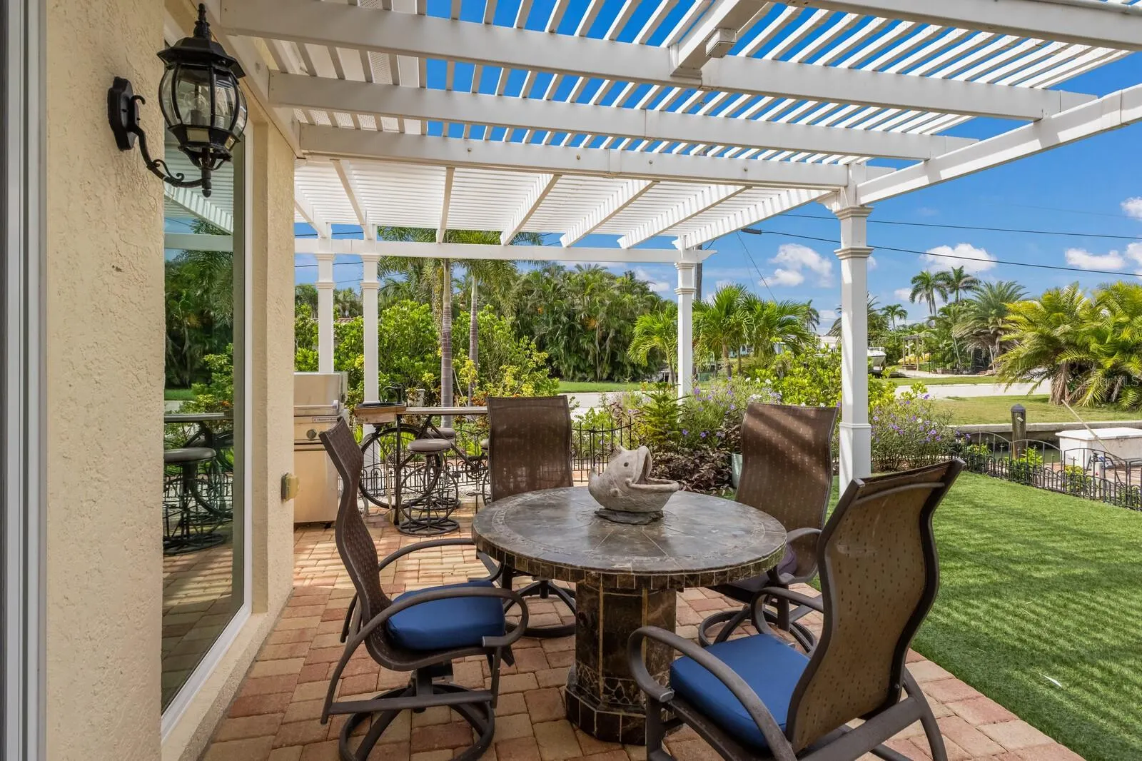 646 KEY ROYALE DR