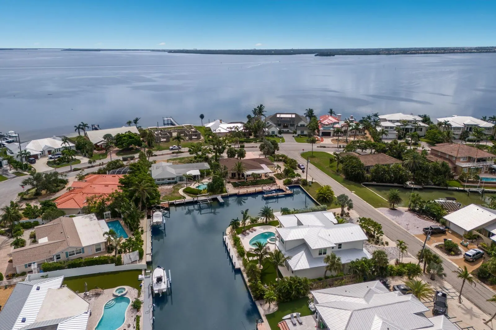 646 KEY ROYALE DR