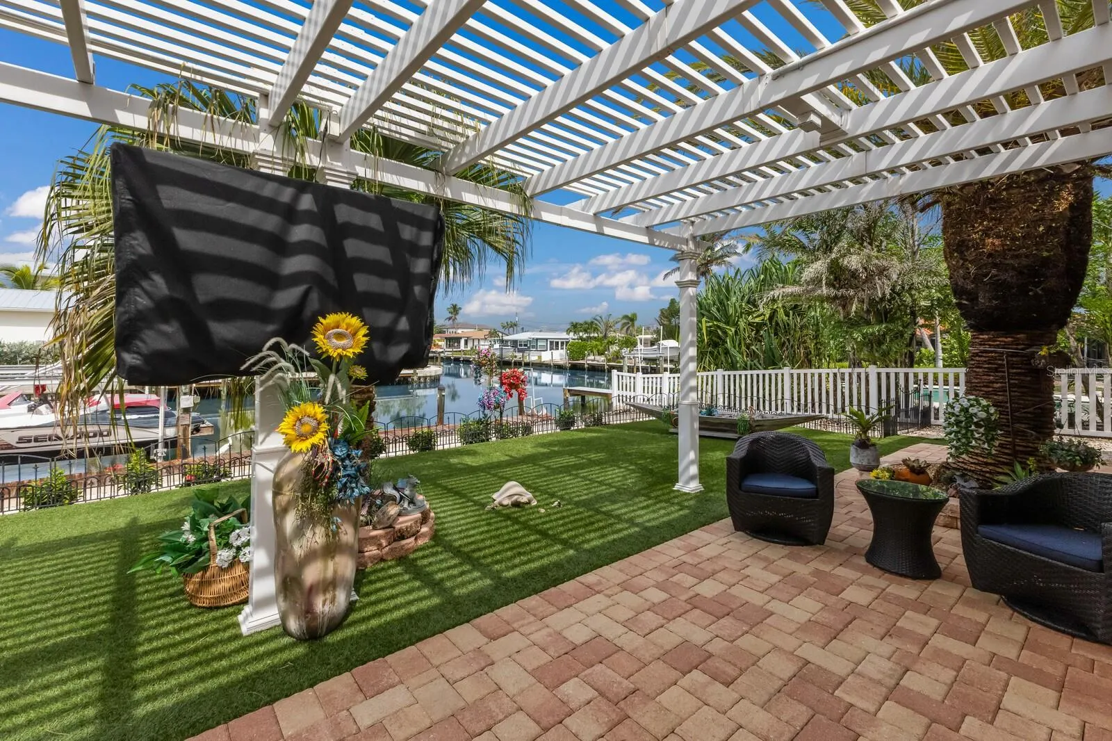 646 KEY ROYALE DR