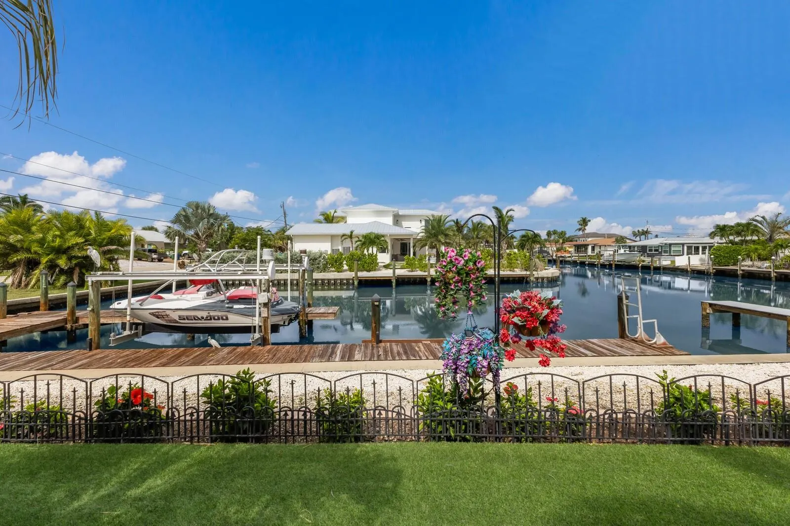 646 KEY ROYALE DR