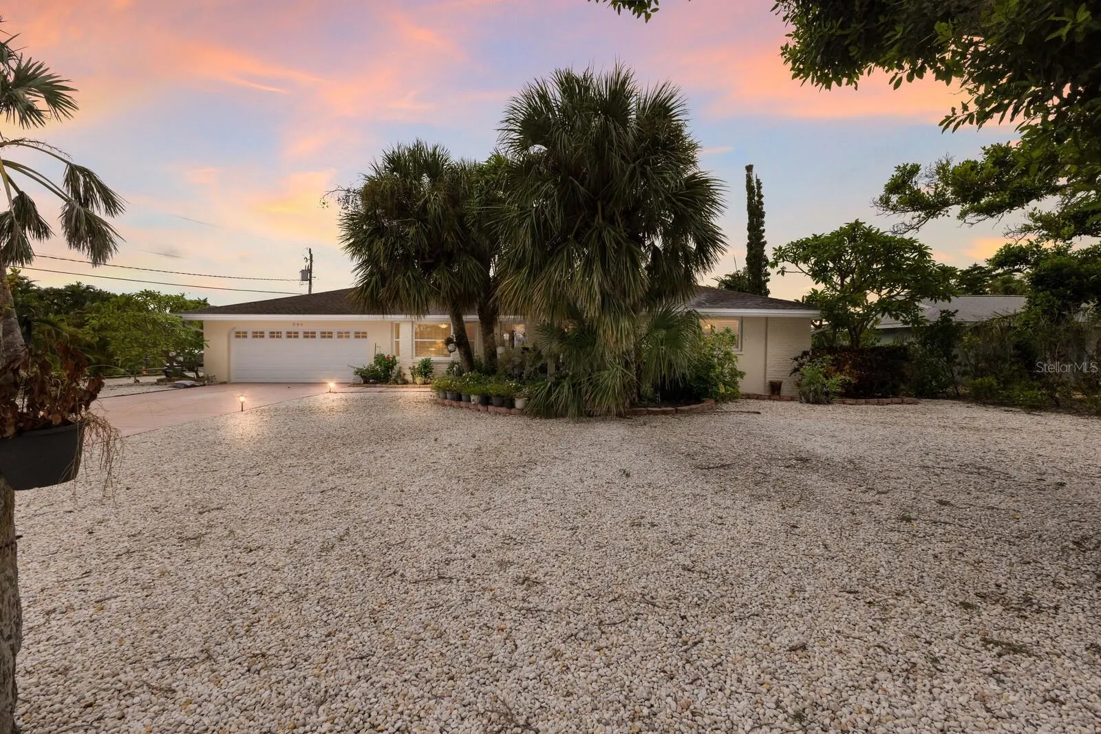 646 KEY ROYALE DR