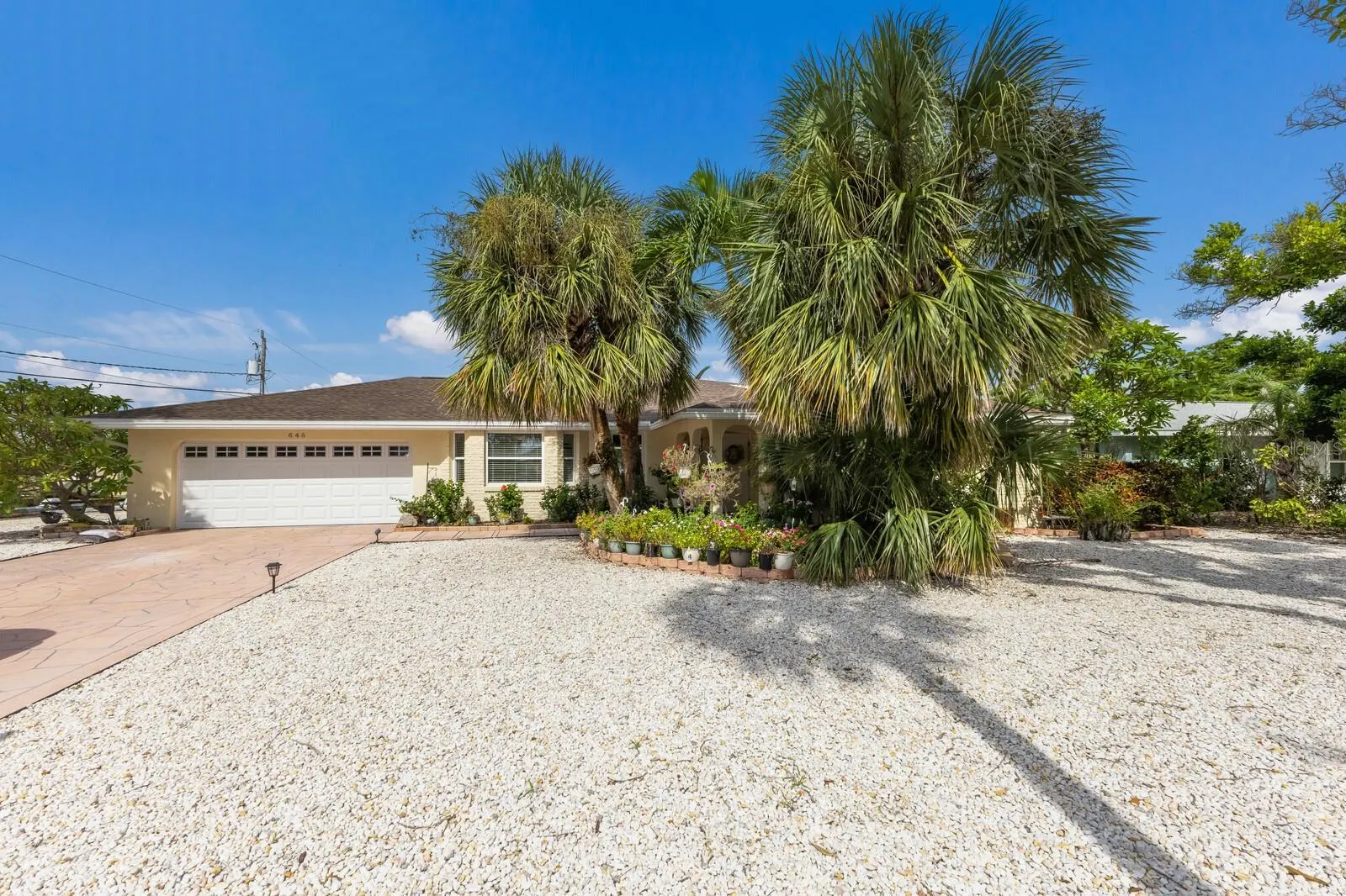 646 KEY ROYALE DR