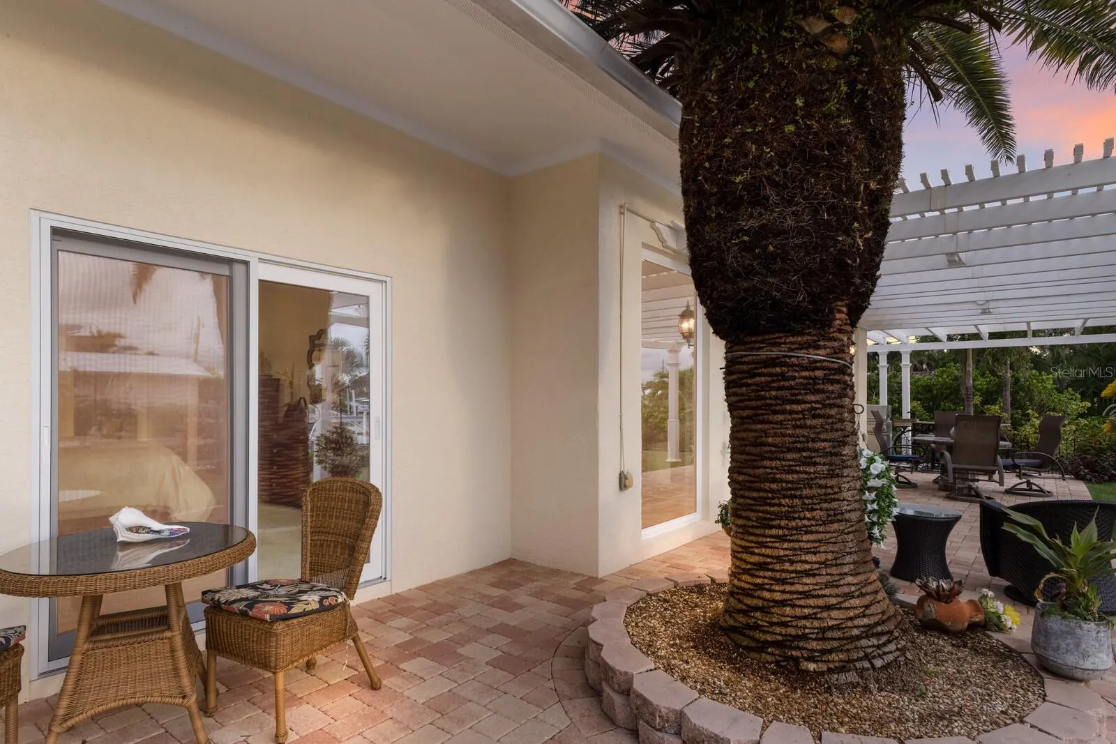 646 KEY ROYALE DR