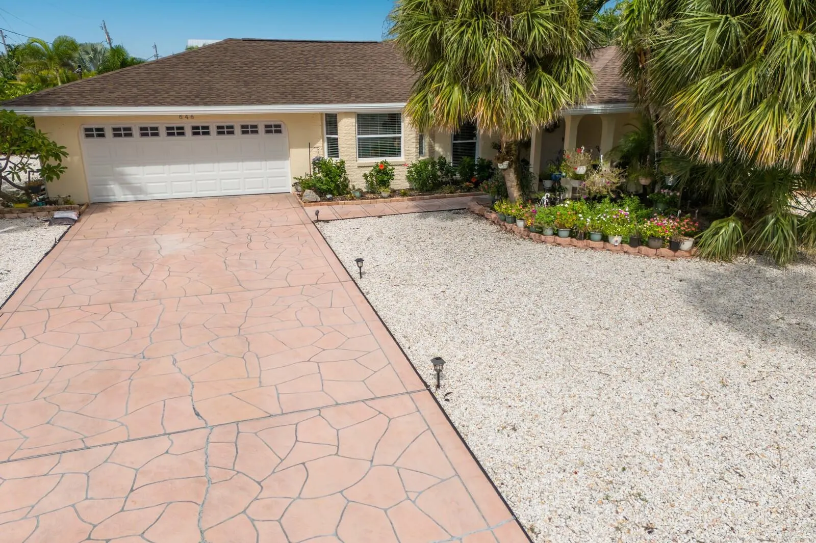 646 KEY ROYALE DR