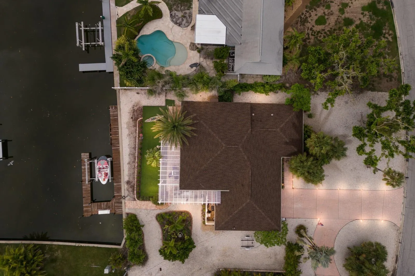 646 KEY ROYALE DR