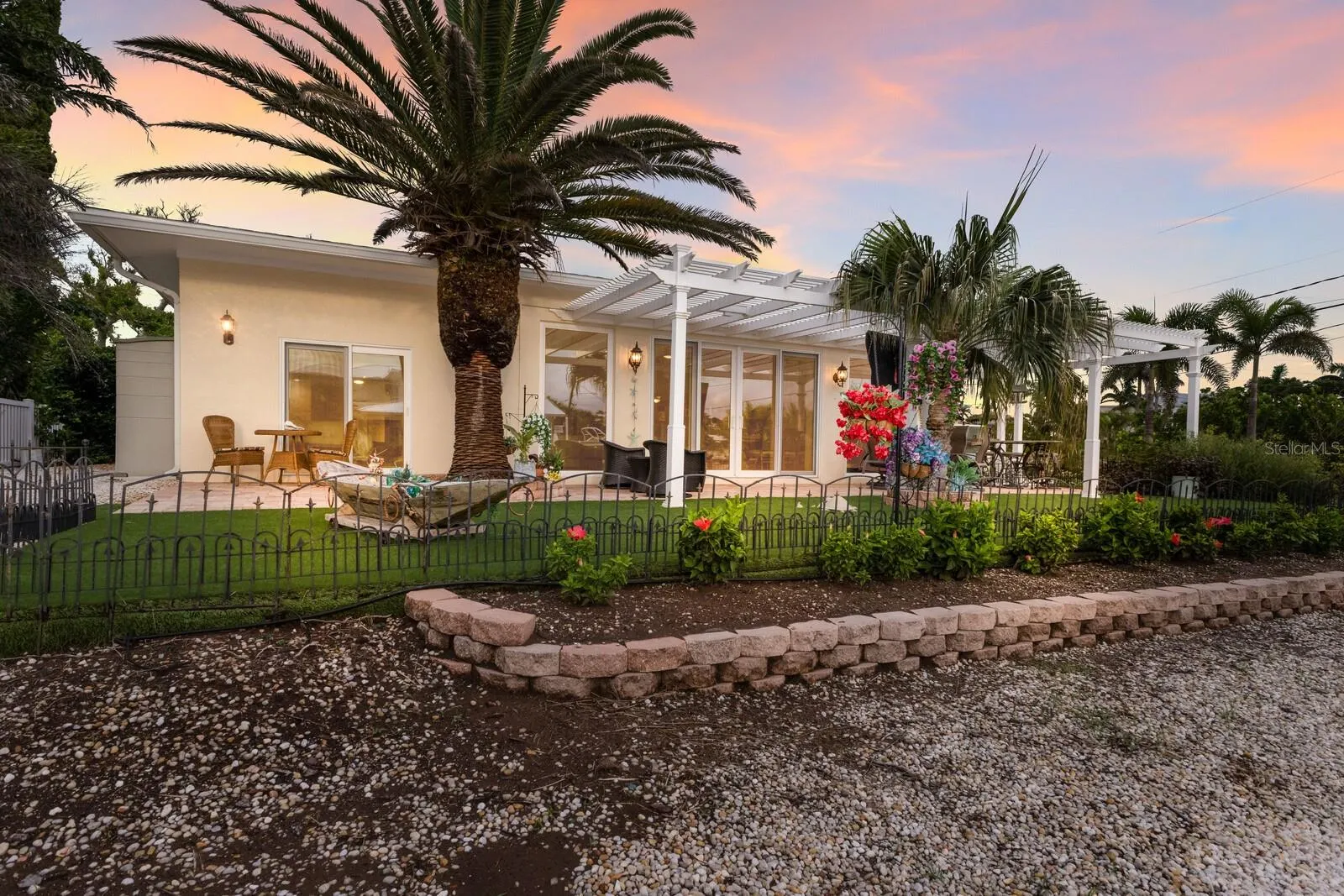 646 KEY ROYALE DR