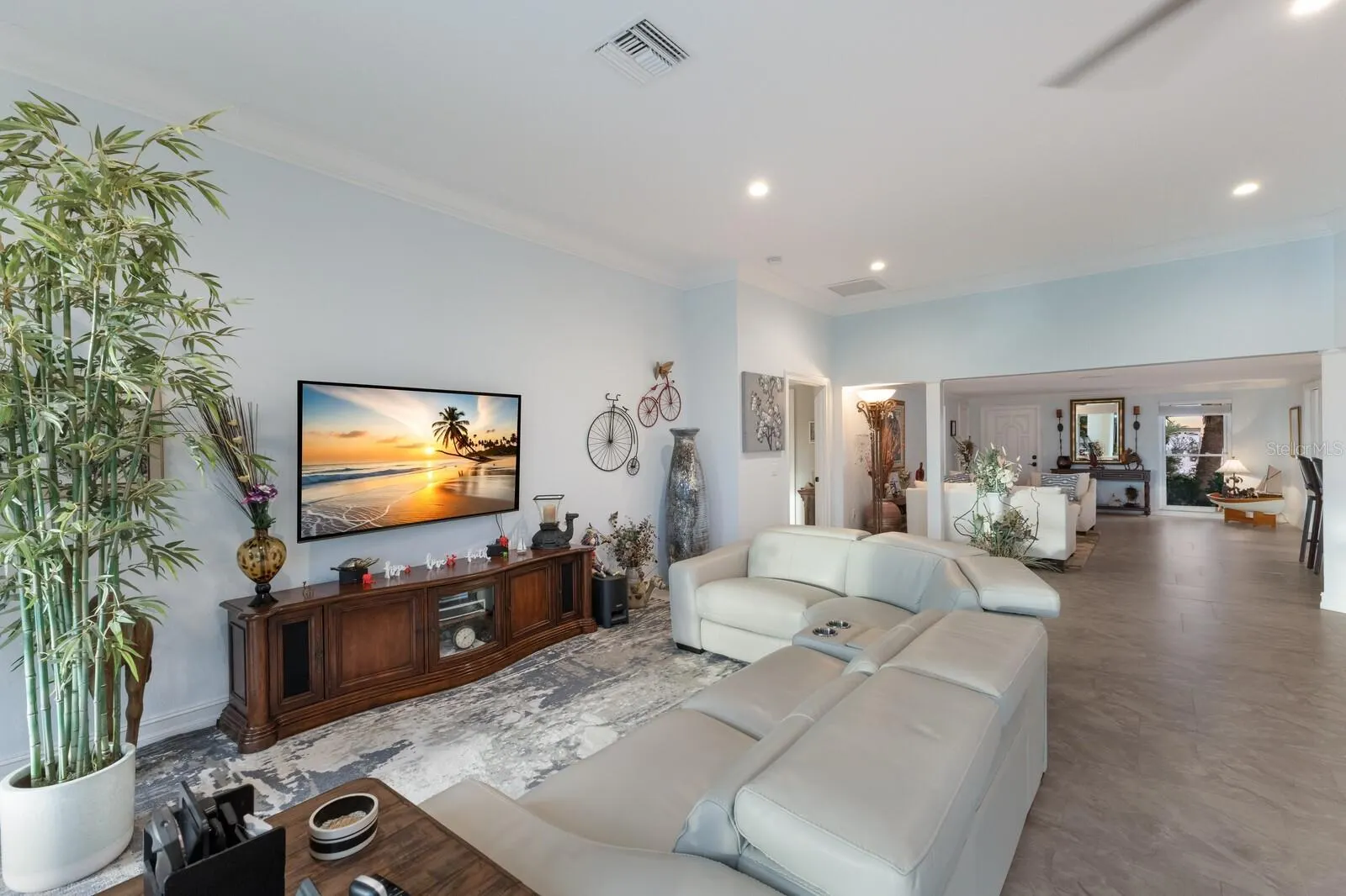 646 KEY ROYALE DR