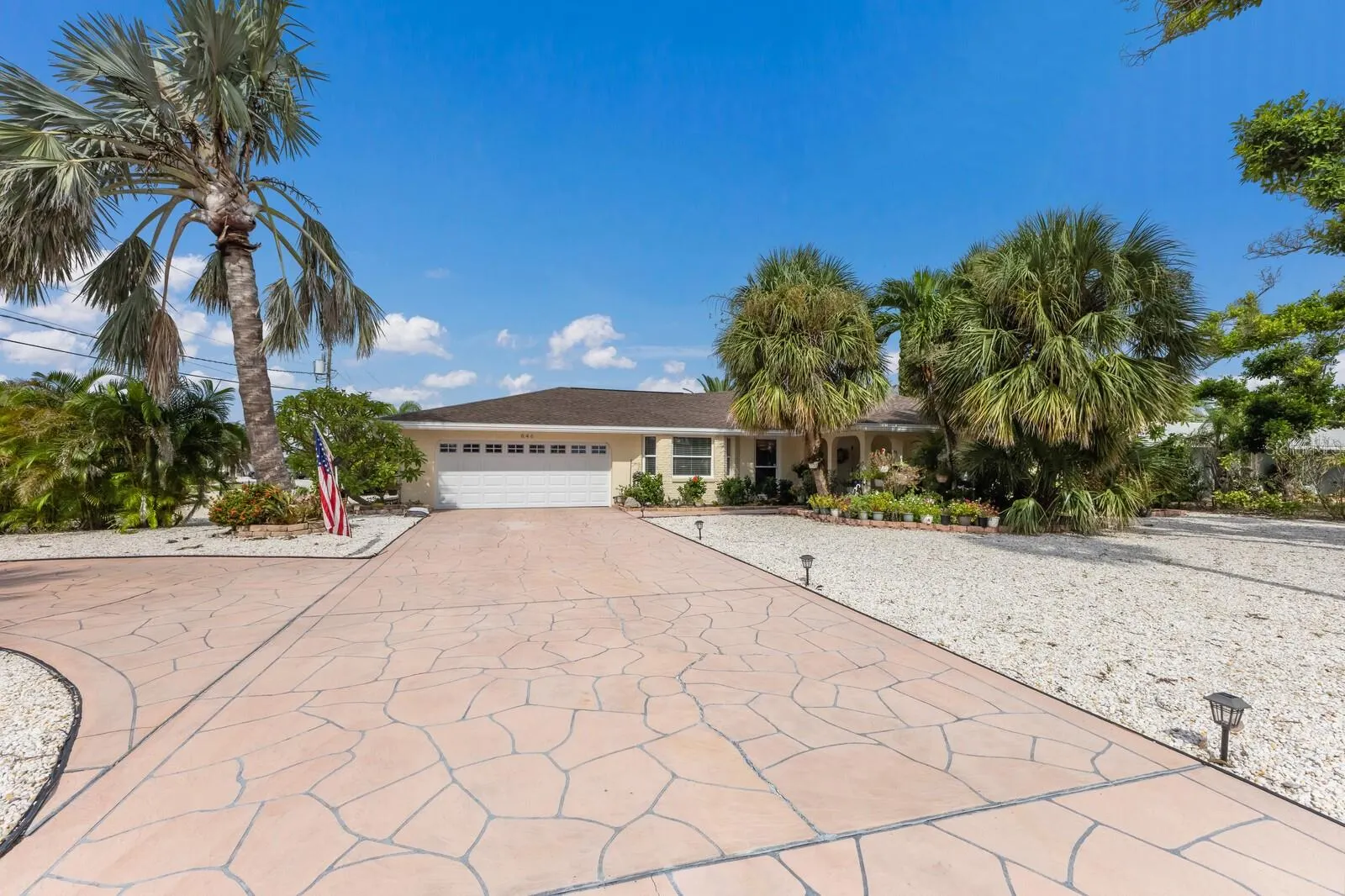 646 KEY ROYALE DR