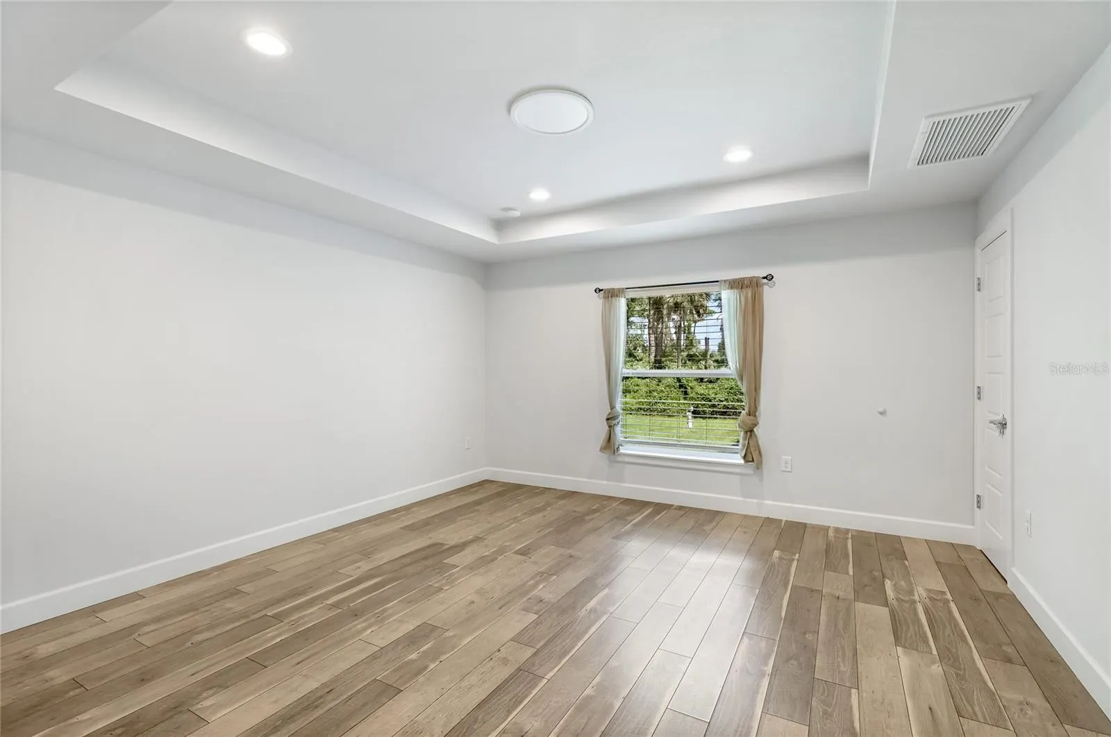 4592 CRABAPPLE AVE