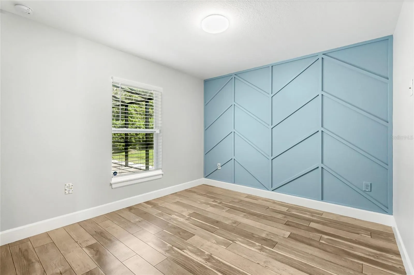 4592 CRABAPPLE AVE