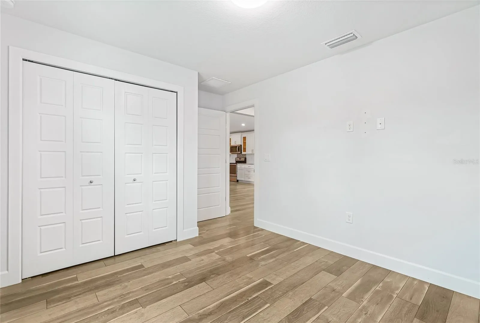 4592 CRABAPPLE AVE