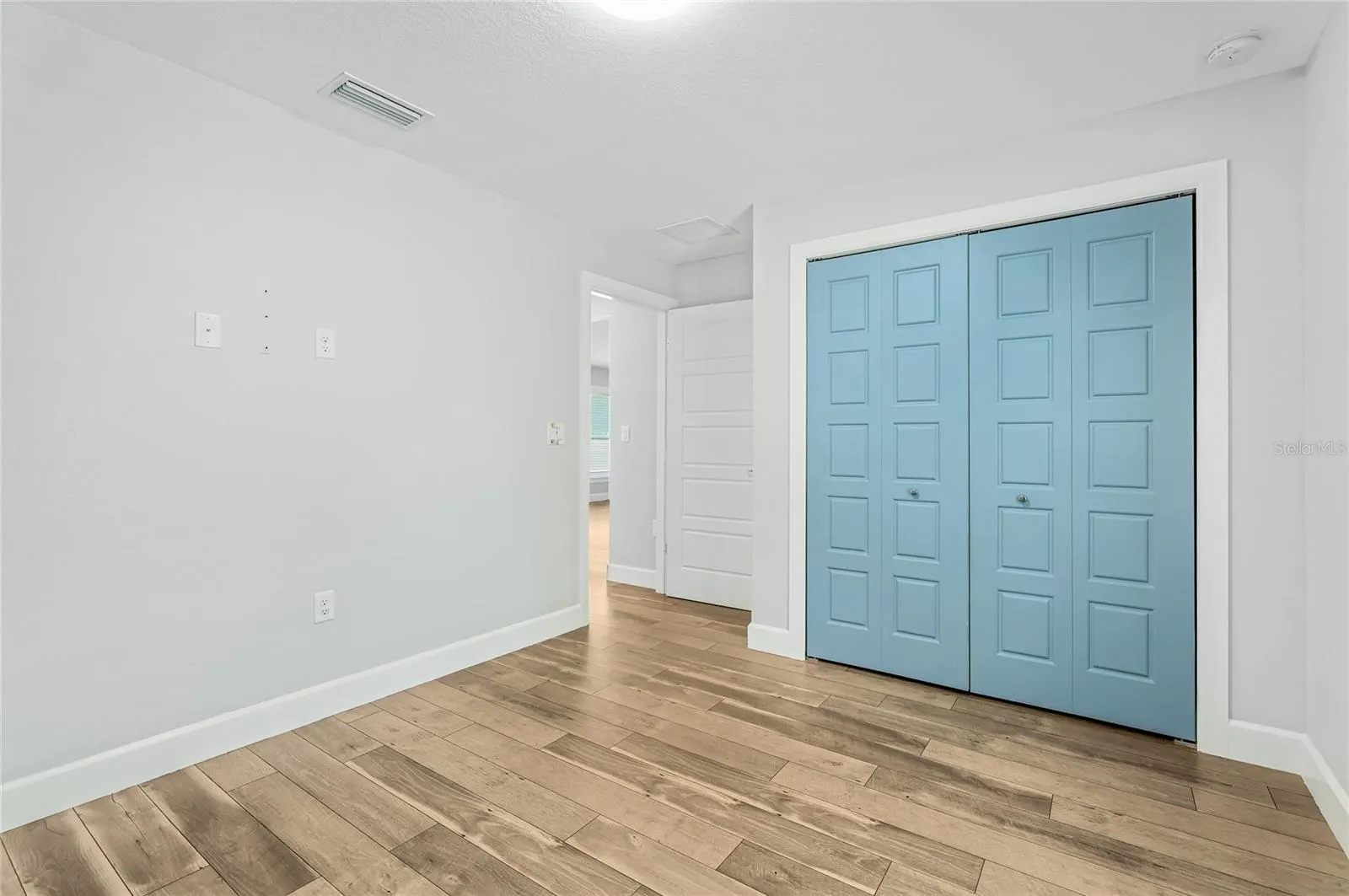 4592 CRABAPPLE AVE
