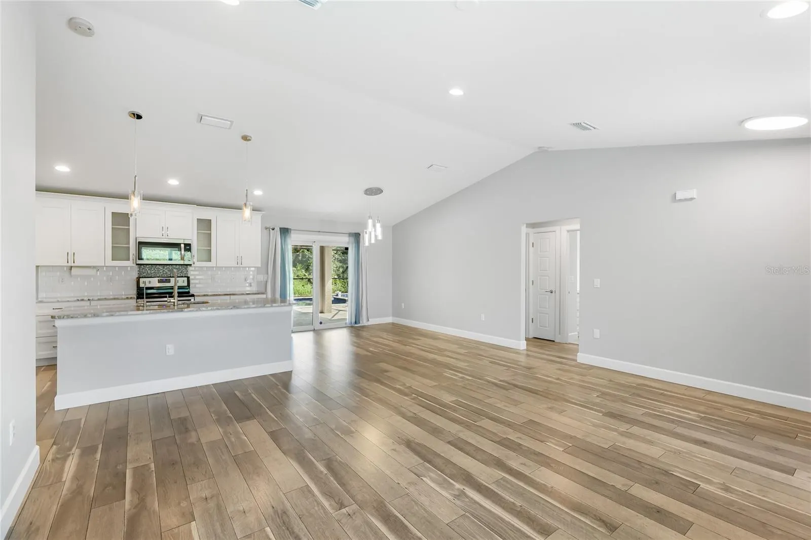 4592 CRABAPPLE AVE