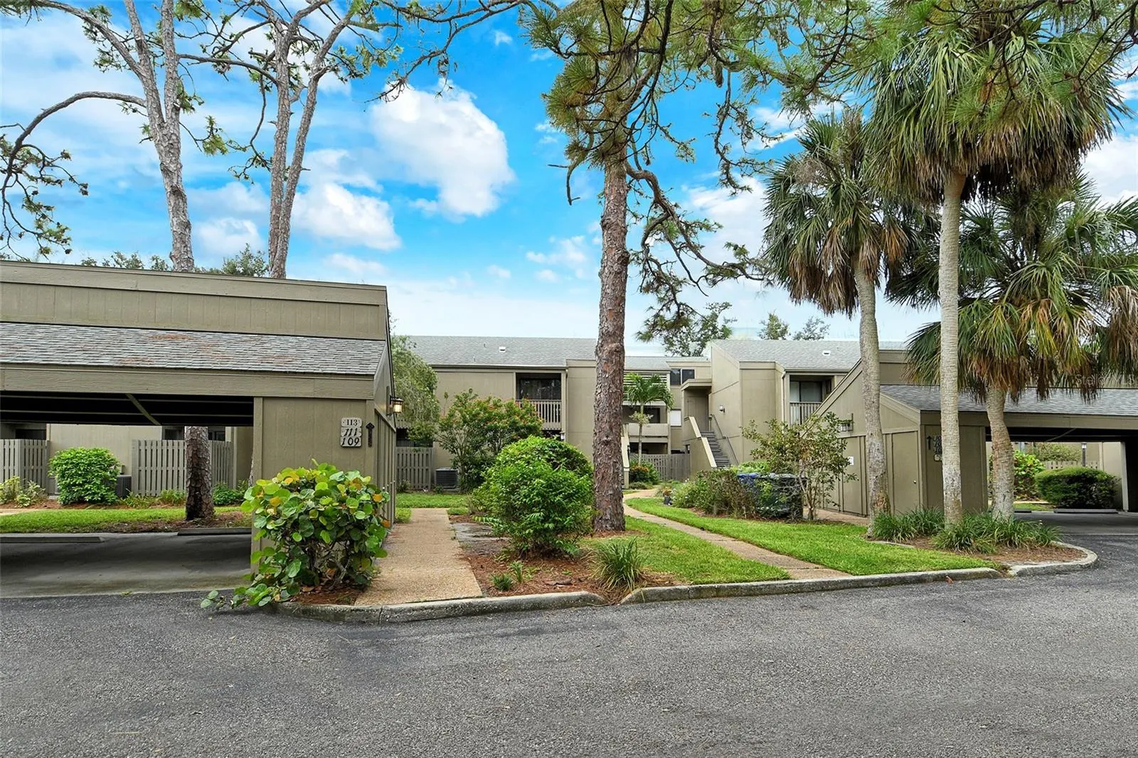 111 WOODLAND PL