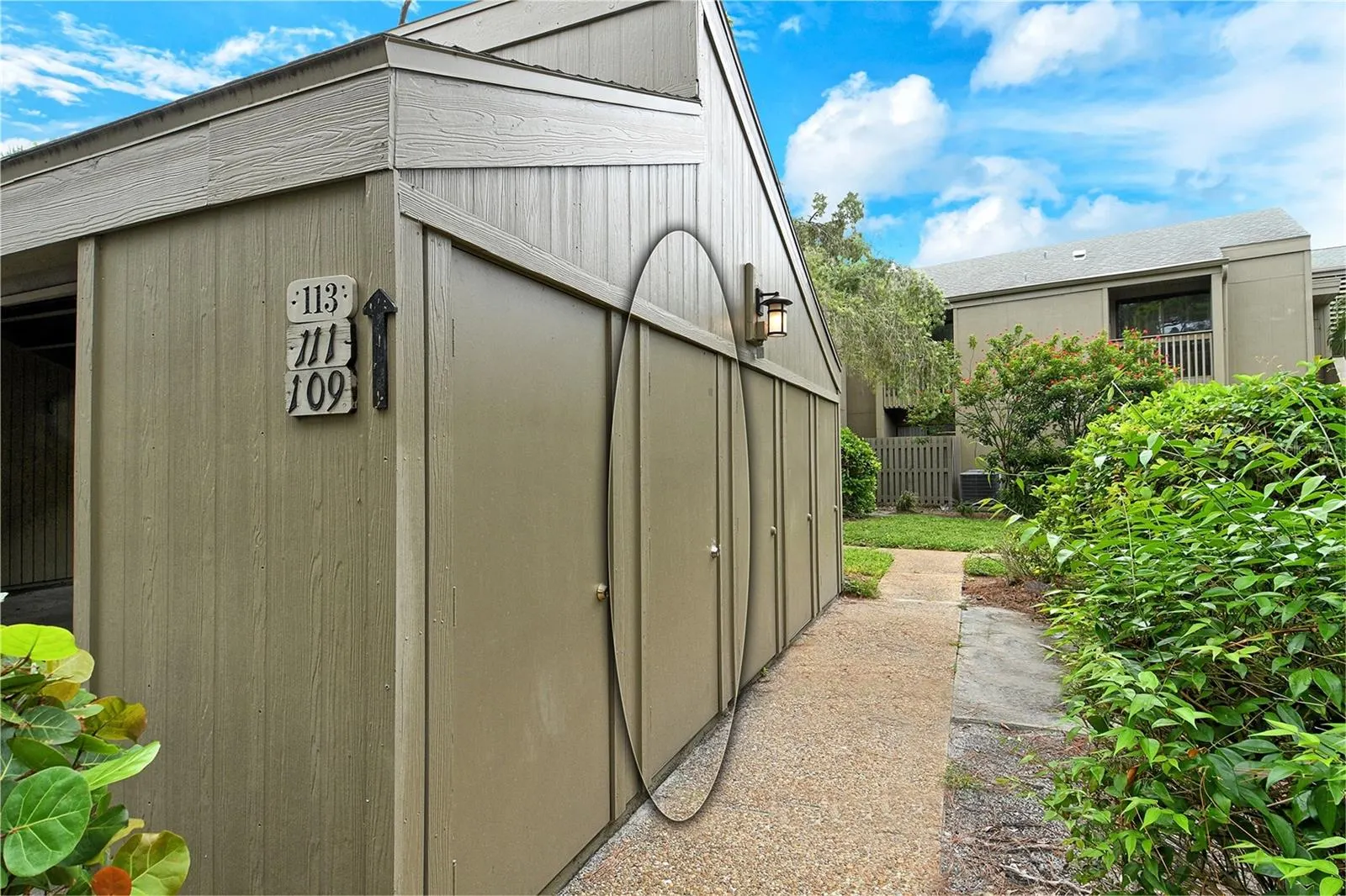 111 WOODLAND PL