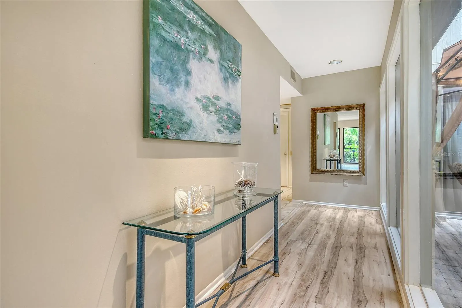 111 WOODLAND PL