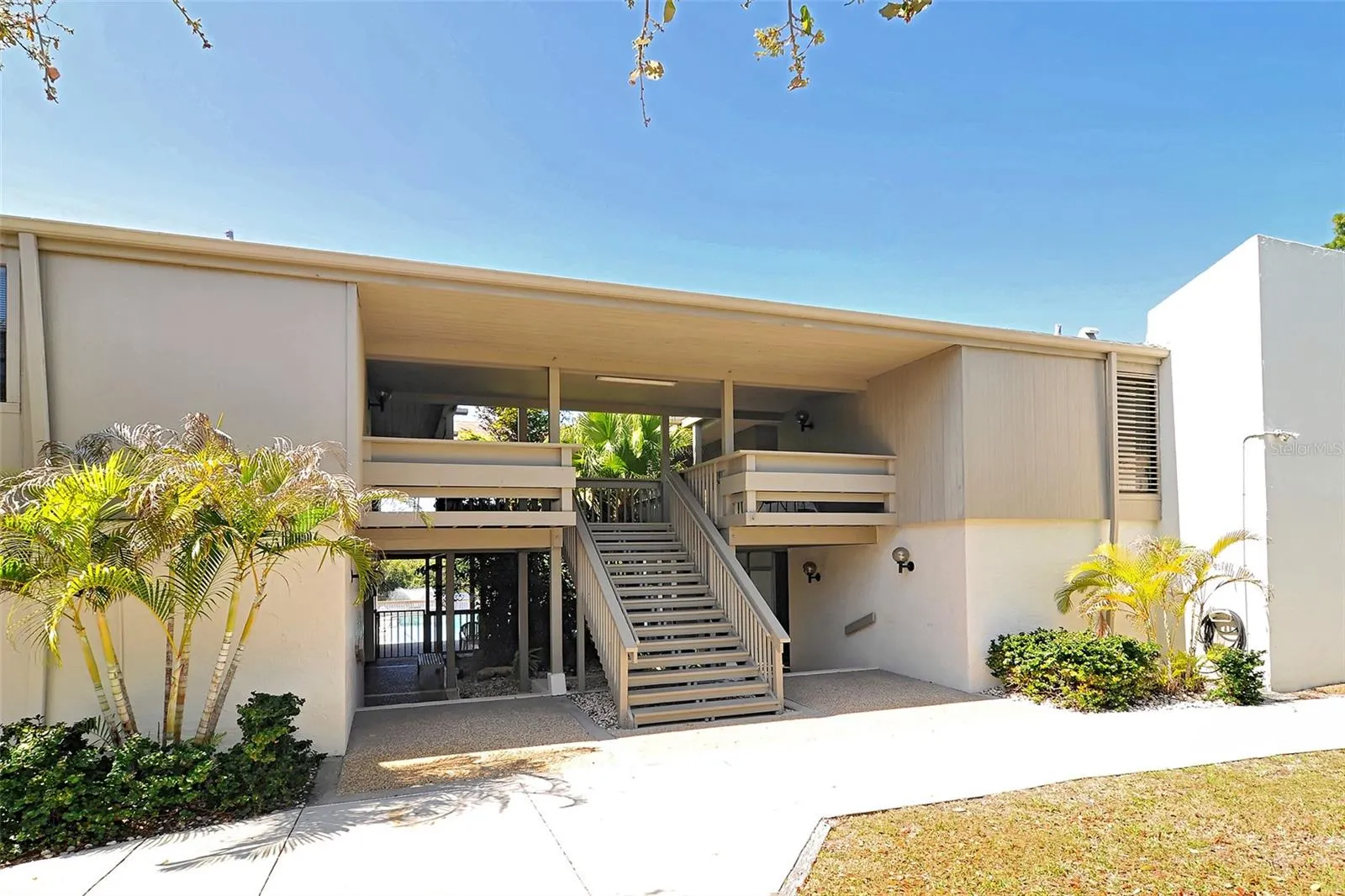 111 WOODLAND PL