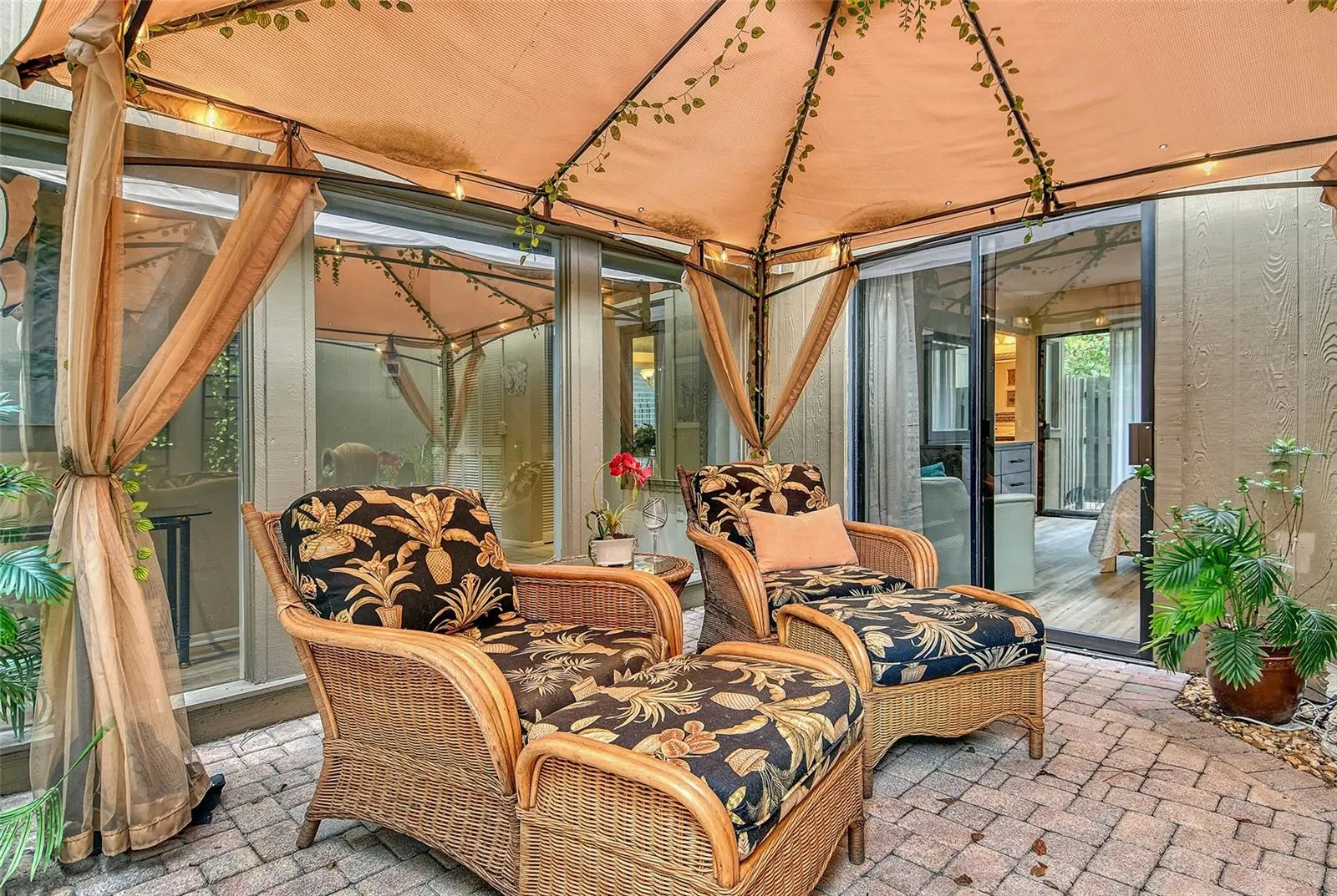 111 WOODLAND PL