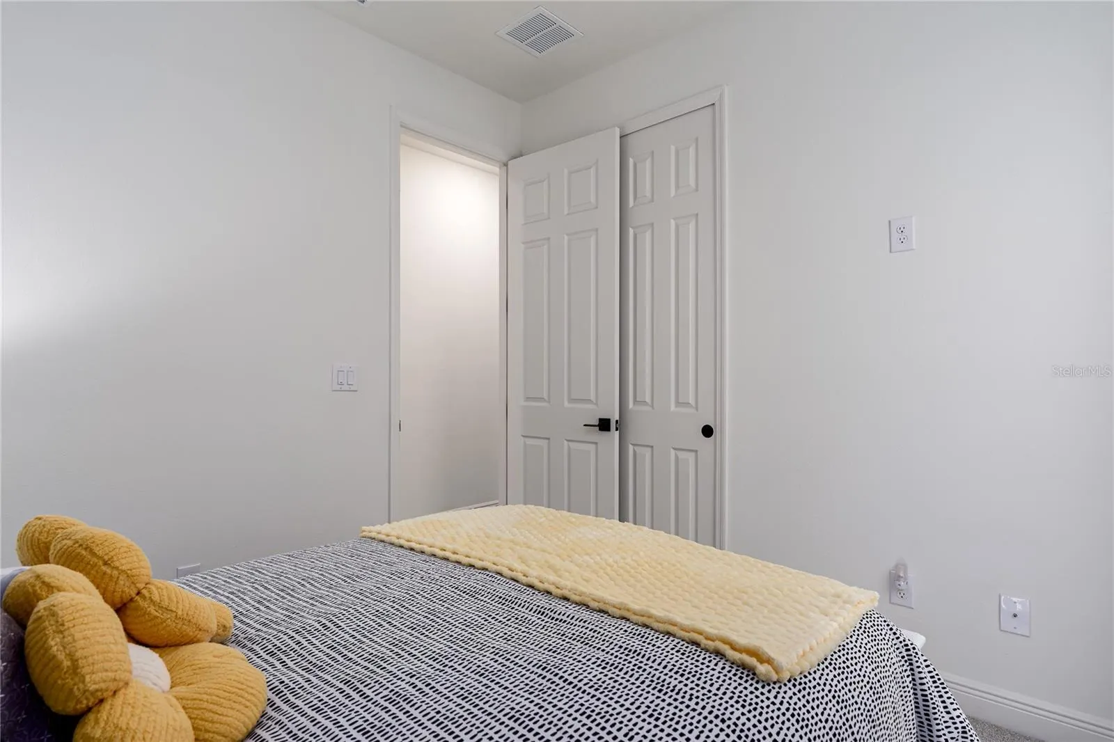 9577 SANDY BLUFFS CIR