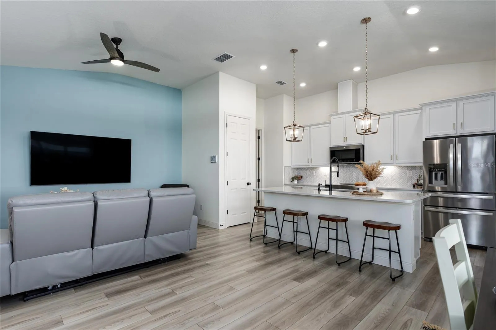 9577 SANDY BLUFFS CIR