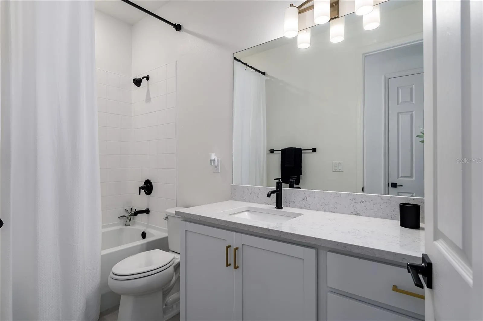 9577 SANDY BLUFFS CIR