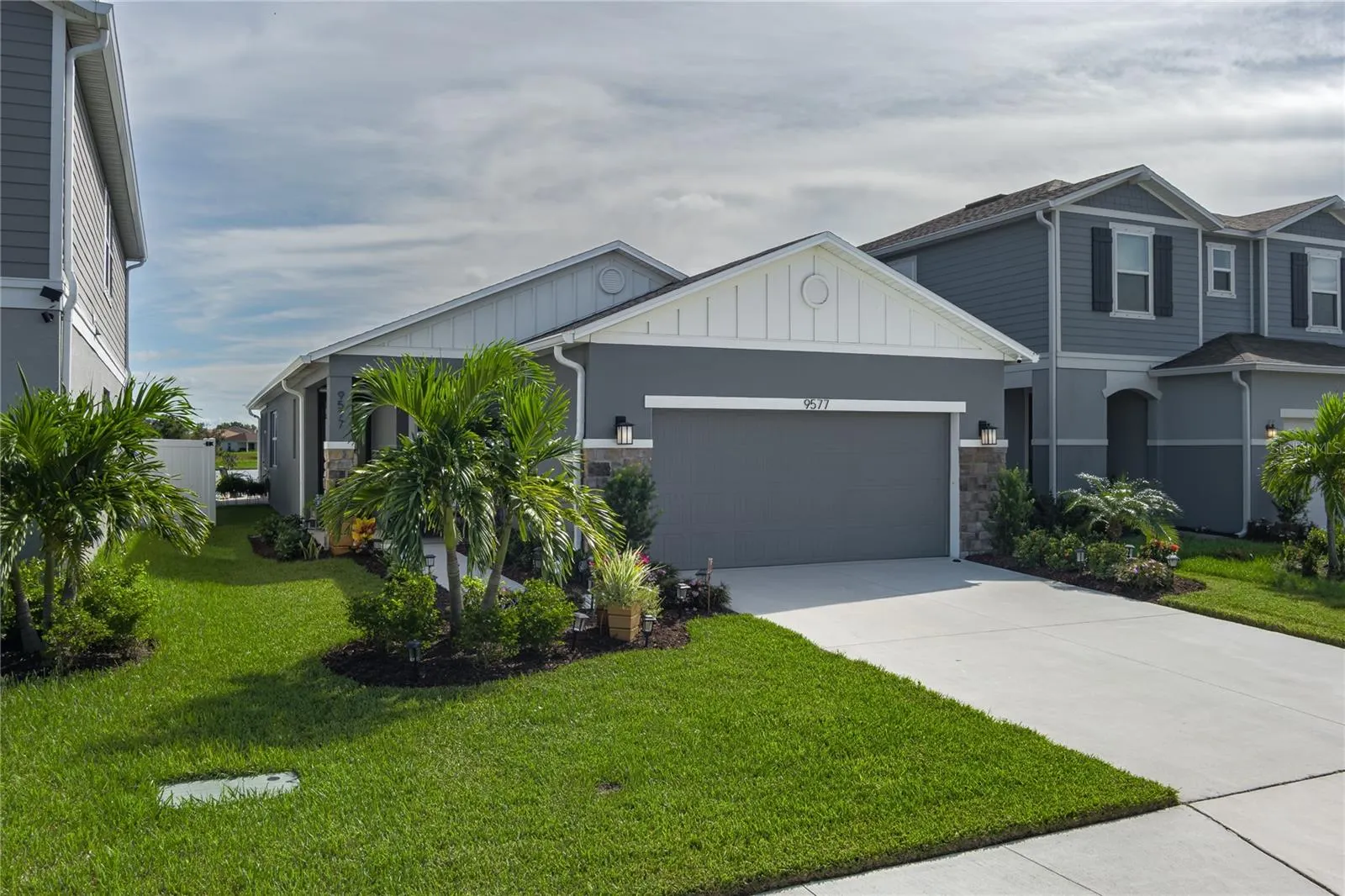9577 SANDY BLUFFS CIR