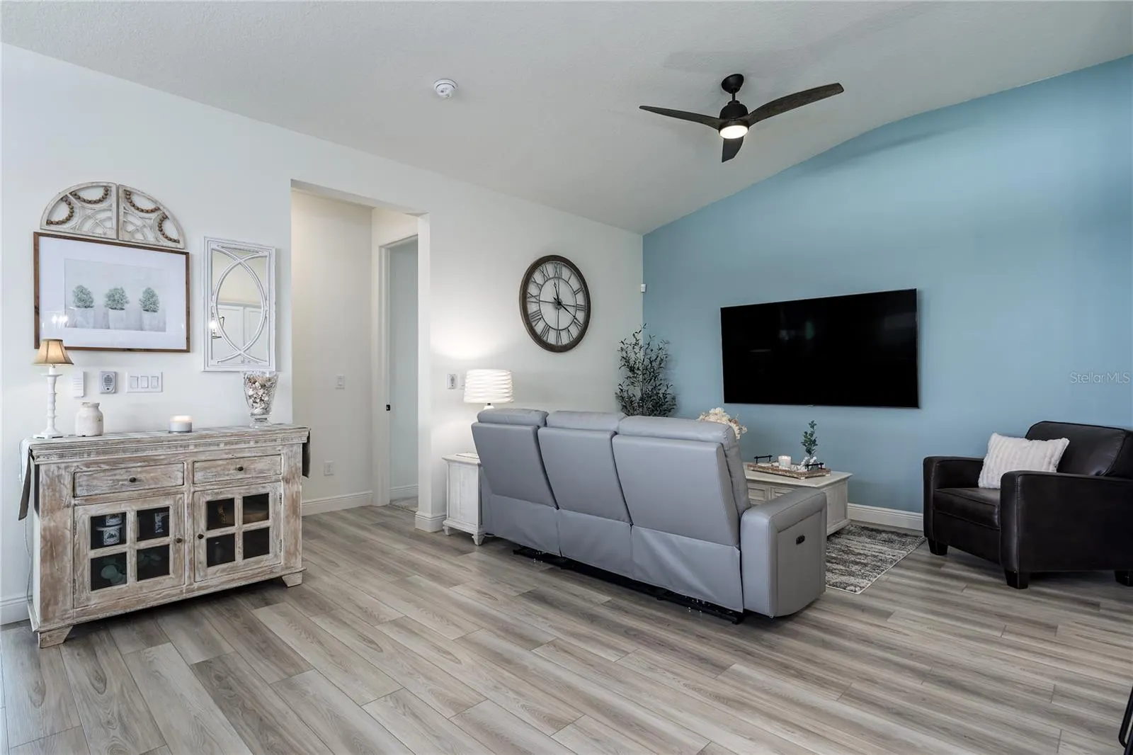 9577 SANDY BLUFFS CIR