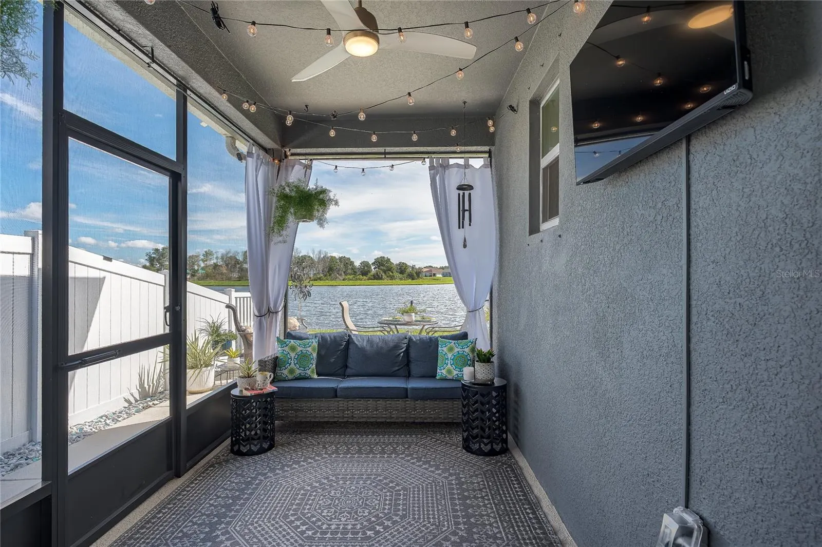 9577 SANDY BLUFFS CIR