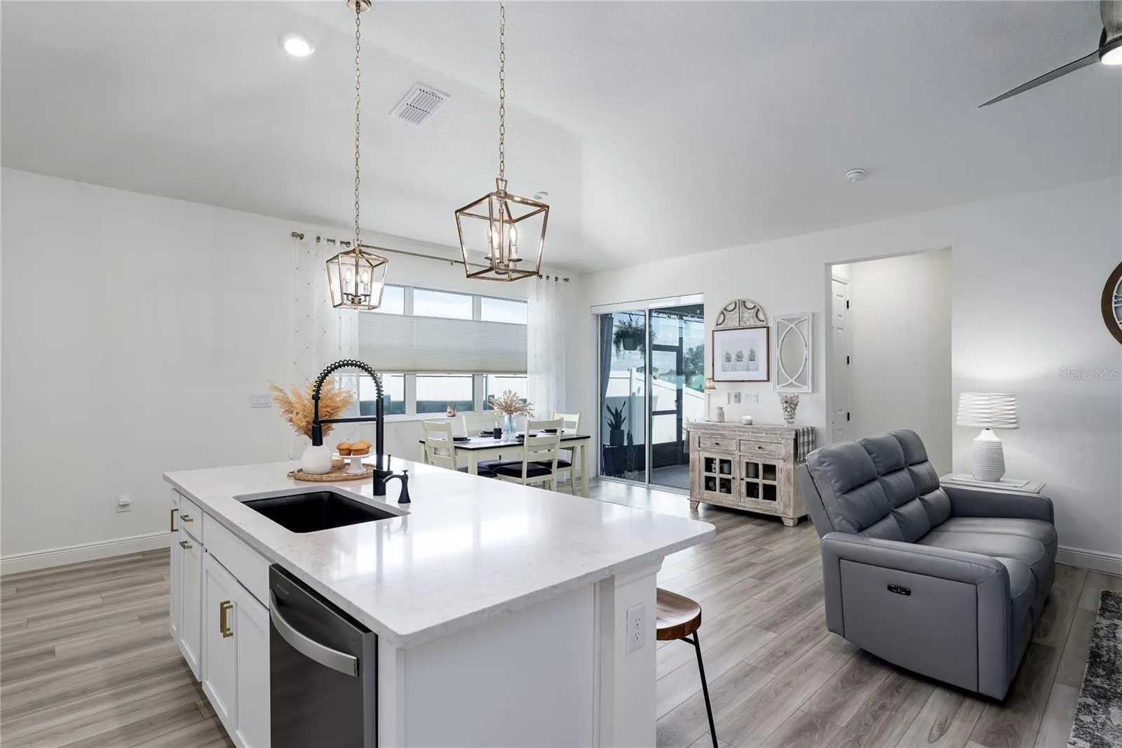 9577 SANDY BLUFFS CIR