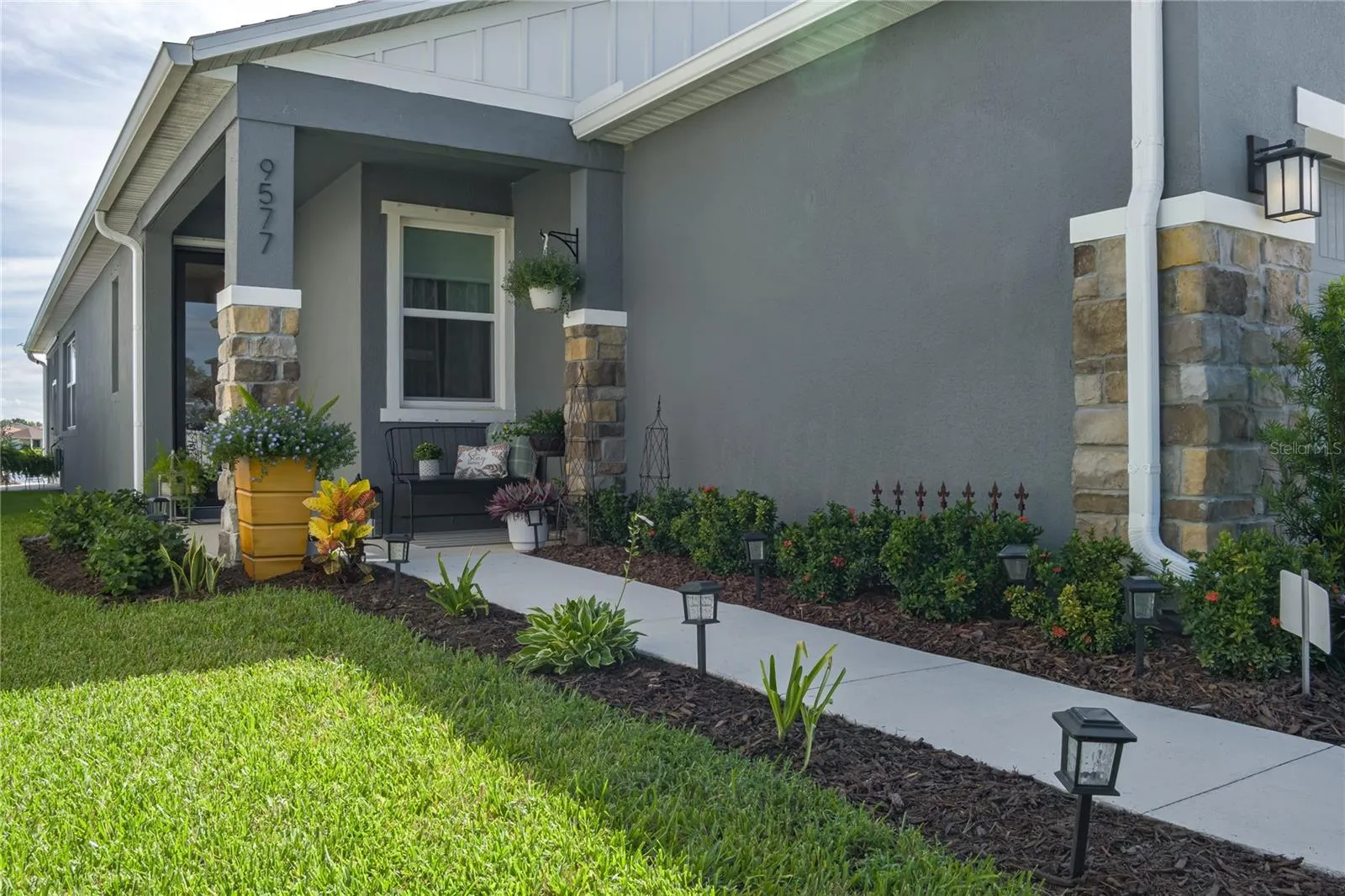 9577 SANDY BLUFFS CIR