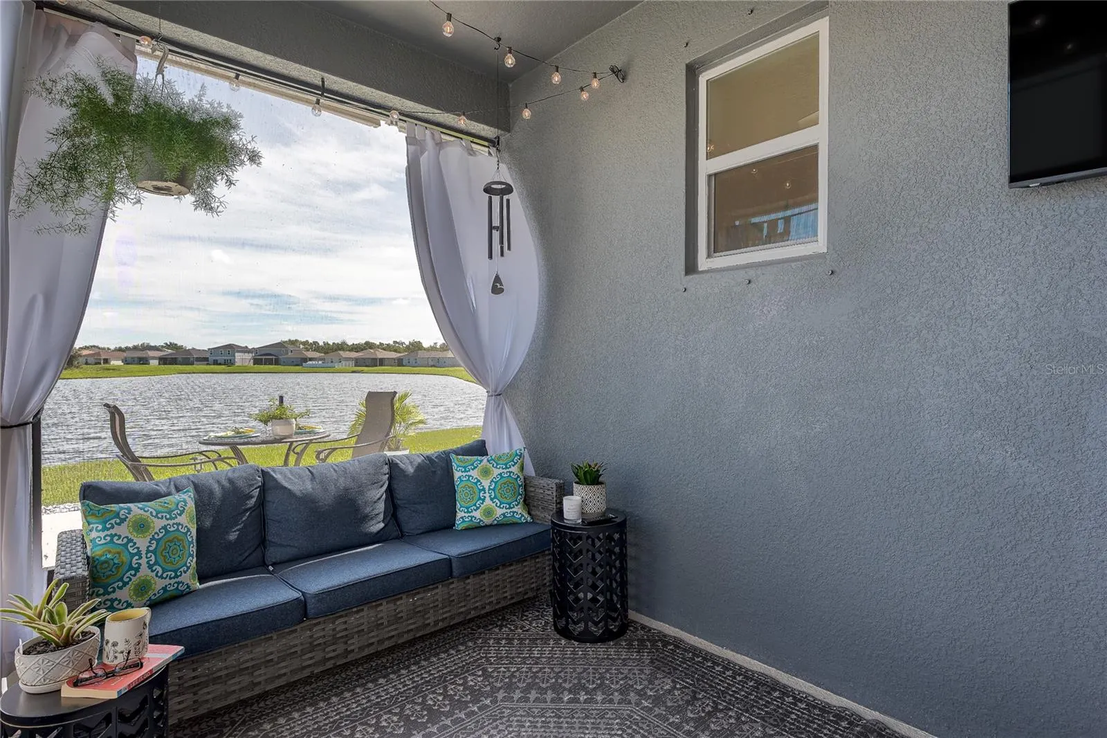 9577 SANDY BLUFFS CIR