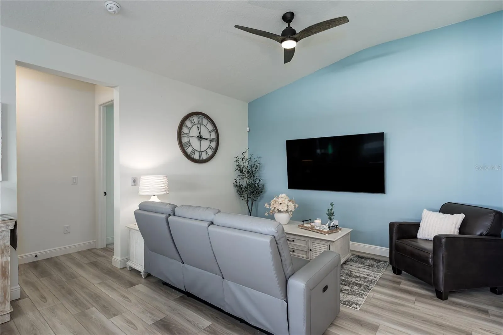 9577 SANDY BLUFFS CIR