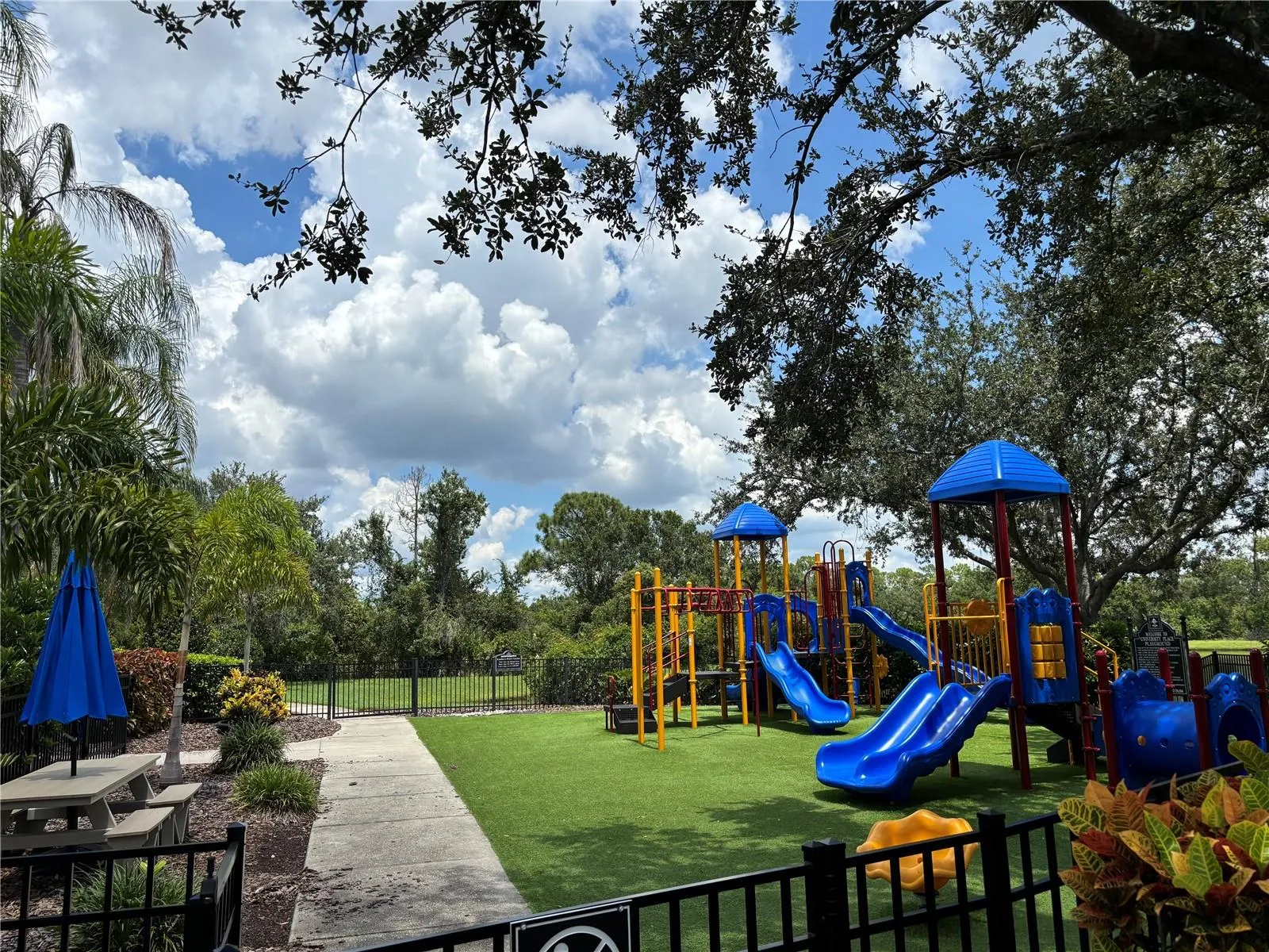 7632 DRAYTON CIR
