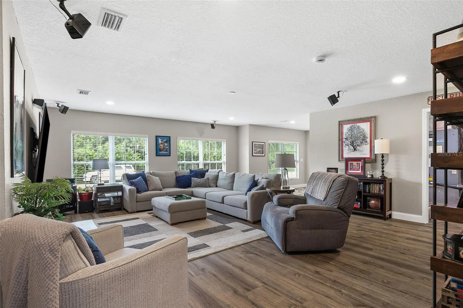 1282 CLEARVIEW DR