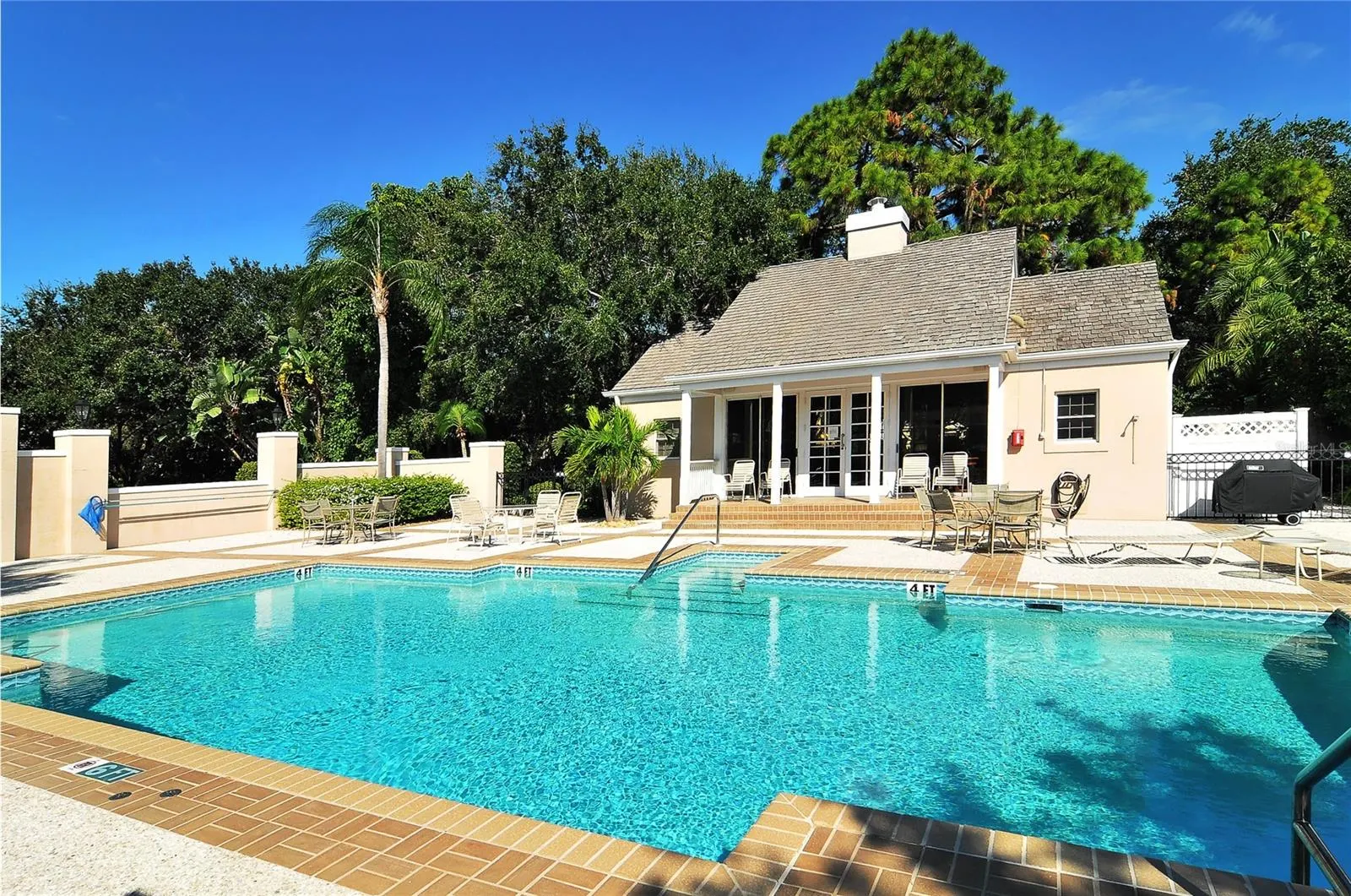 156 BISHOPSCOURT RD