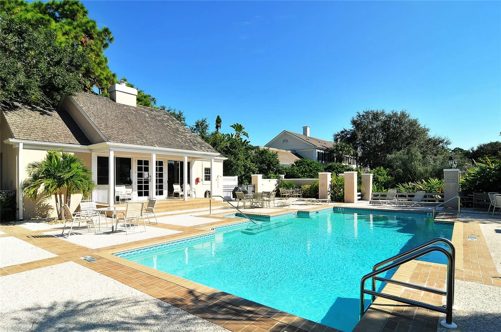 156 BISHOPSCOURT RD