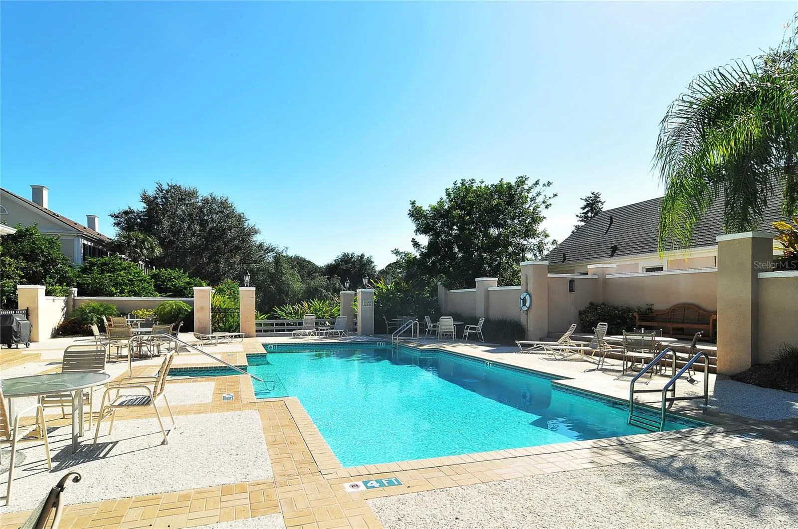 156 BISHOPSCOURT RD